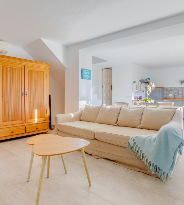 Resa Estates Ibiza sale te koop Villa hills Can Furnet interior.jpg